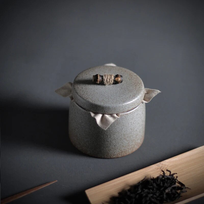 yuntasty Japanese Ceramic Tea Canisters Gold Tea Caddy 270ml