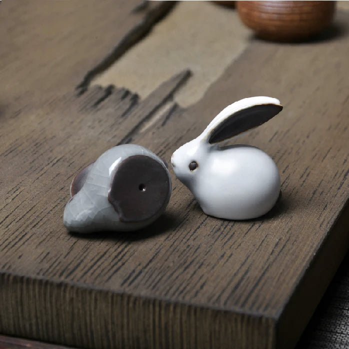 yuntasty Ceramic Tea Pet White and Grey Rabbit Porcelain Tea Play Crafts Kung Fu Tea Set Decoration