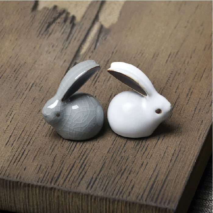 yuntasty Ceramic Tea Pet White and Grey Rabbit Porcelain Tea Play Crafts Kung Fu Tea Set Decoration