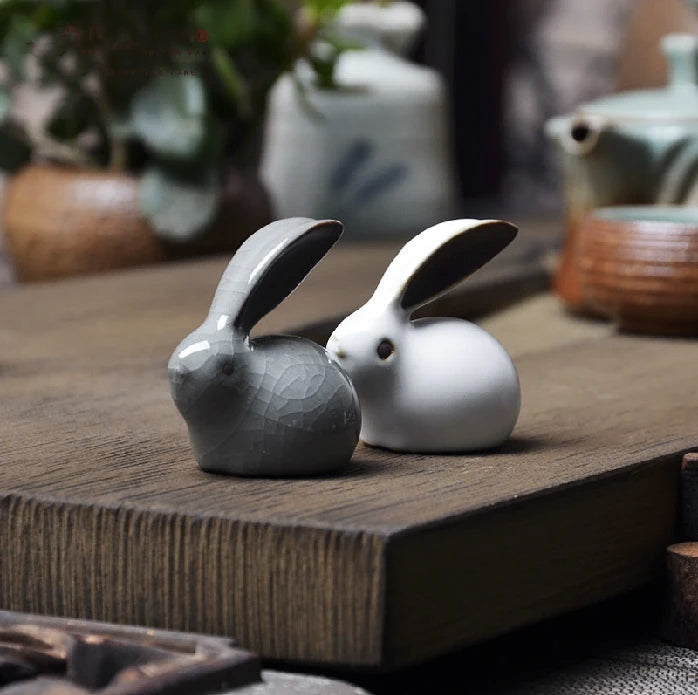 yuntasty Ceramic Tea Pet White and Grey Rabbit Porcelain Tea Play Crafts Kung Fu Tea Set Decoration