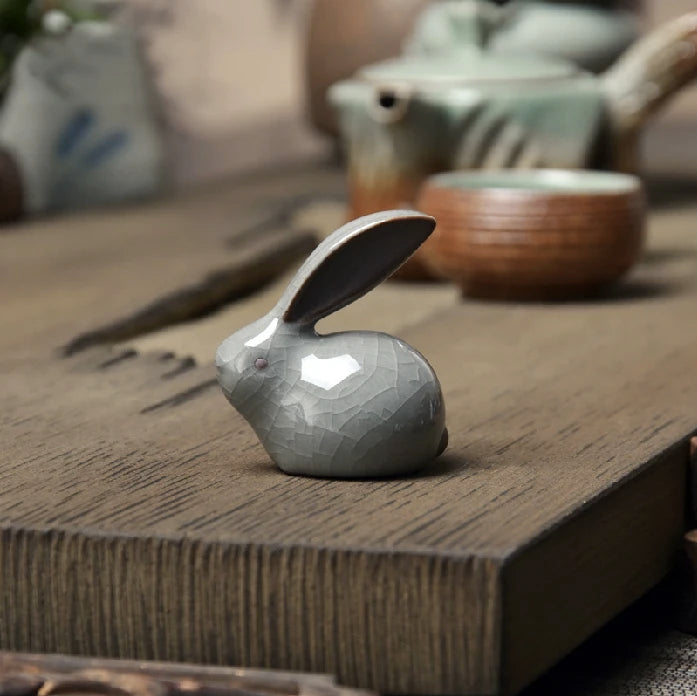 yuntasty Ceramic Tea Pet White and Grey Rabbit Porcelain Tea Play Crafts Kung Fu Tea Set Decoration